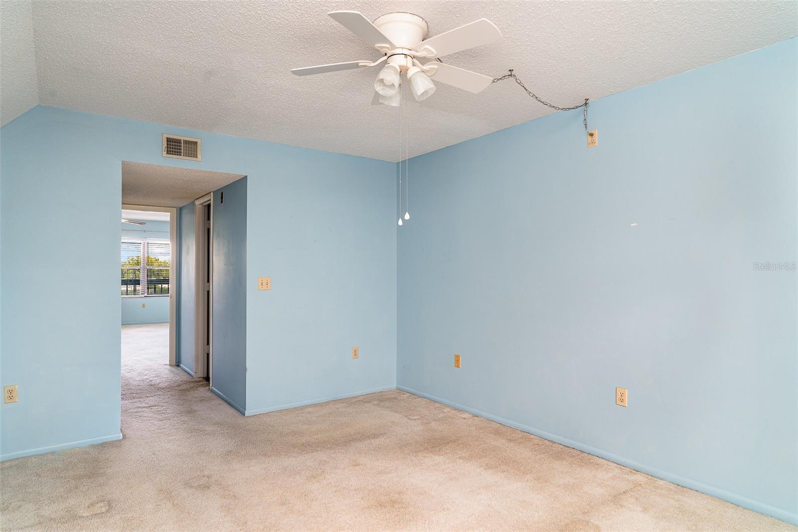 Image 7 of 23 For 635 30th Avenue W F309