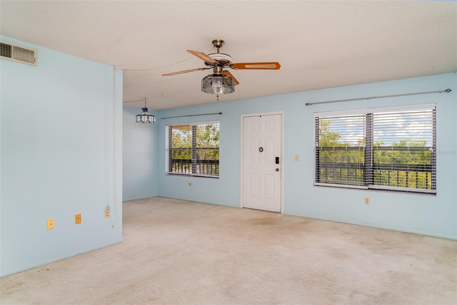 Image 8 of 23 For 635 30th Avenue W F309