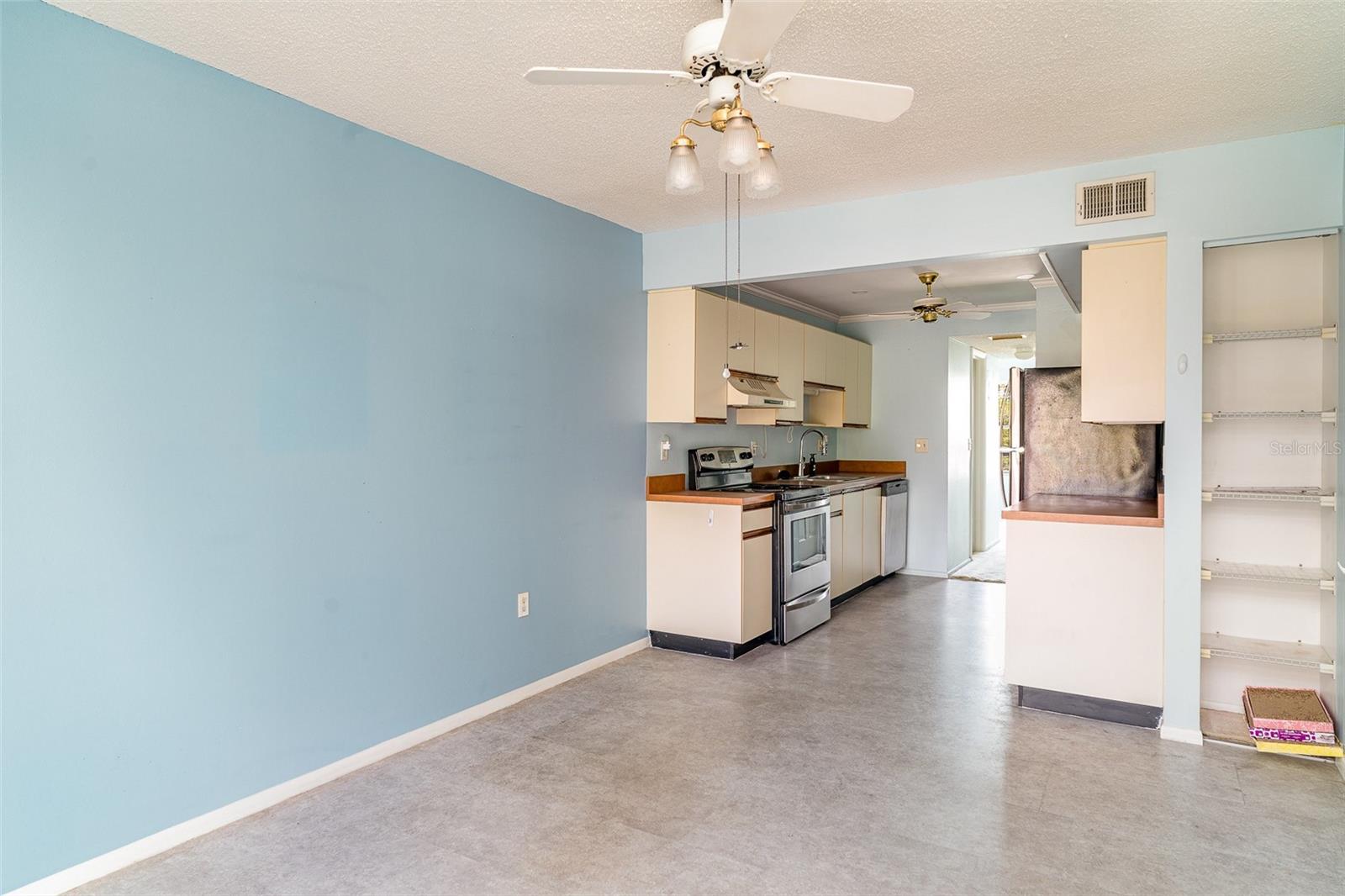 Image 9 of 23 For 635 30th Avenue W F309