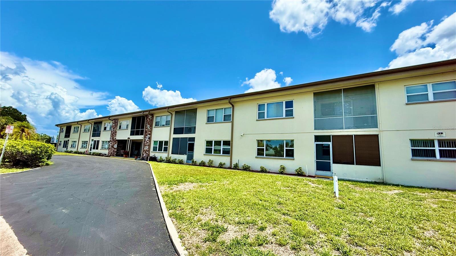 Image 3 of 20 For 416 73rd Avenue N 206