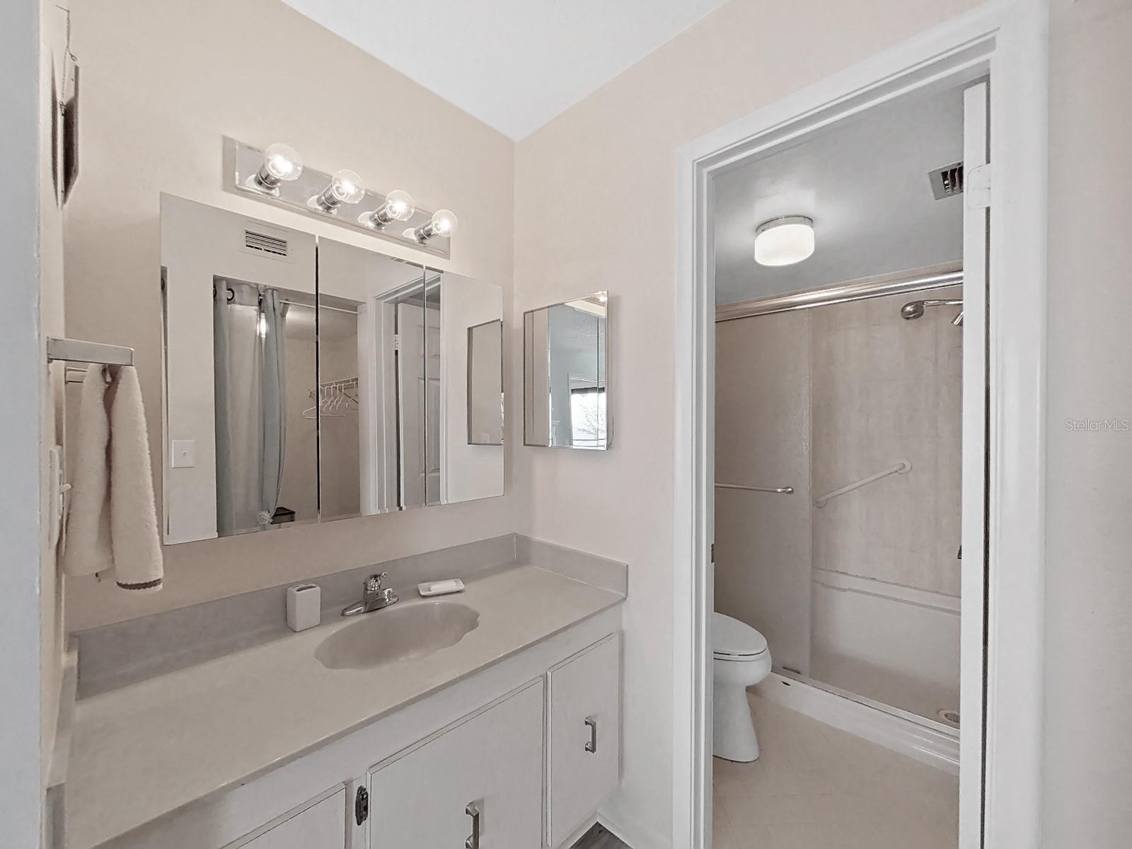 Image 11 of 20 For 6211 Sun Boulevard 210