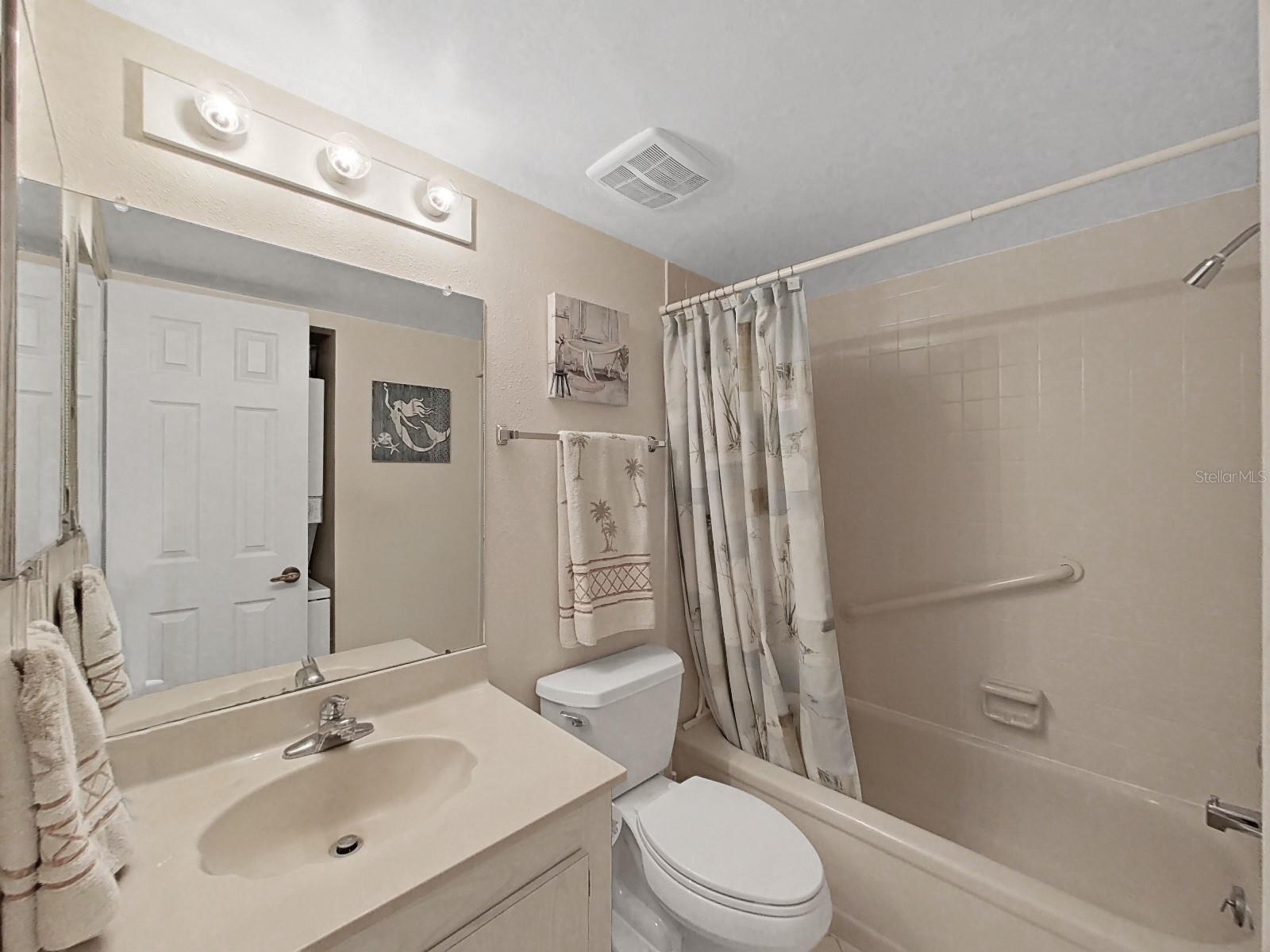 Image 13 of 20 For 6211 Sun Boulevard 210