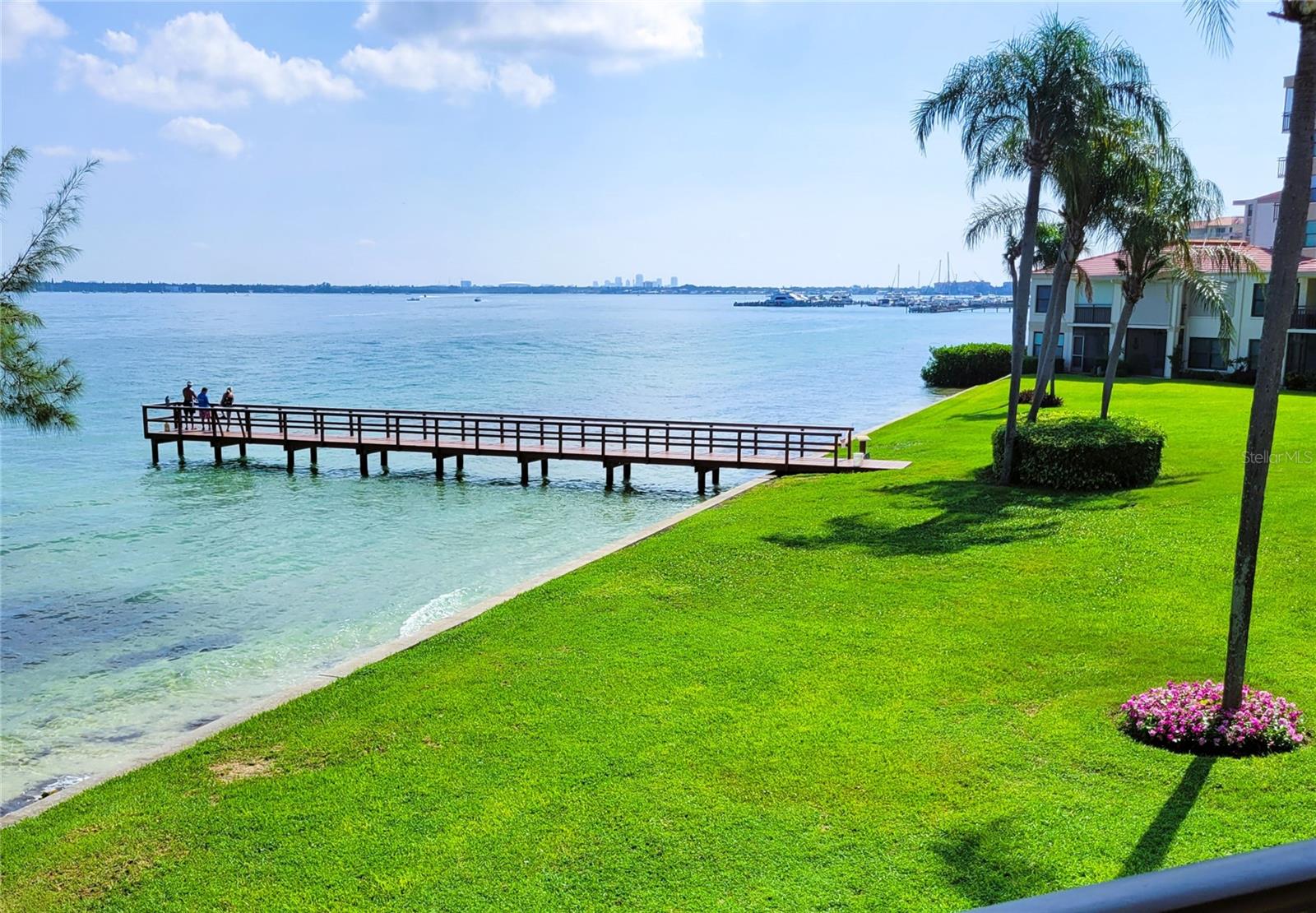 Image 3 of 20 For 6211 Sun Boulevard 210