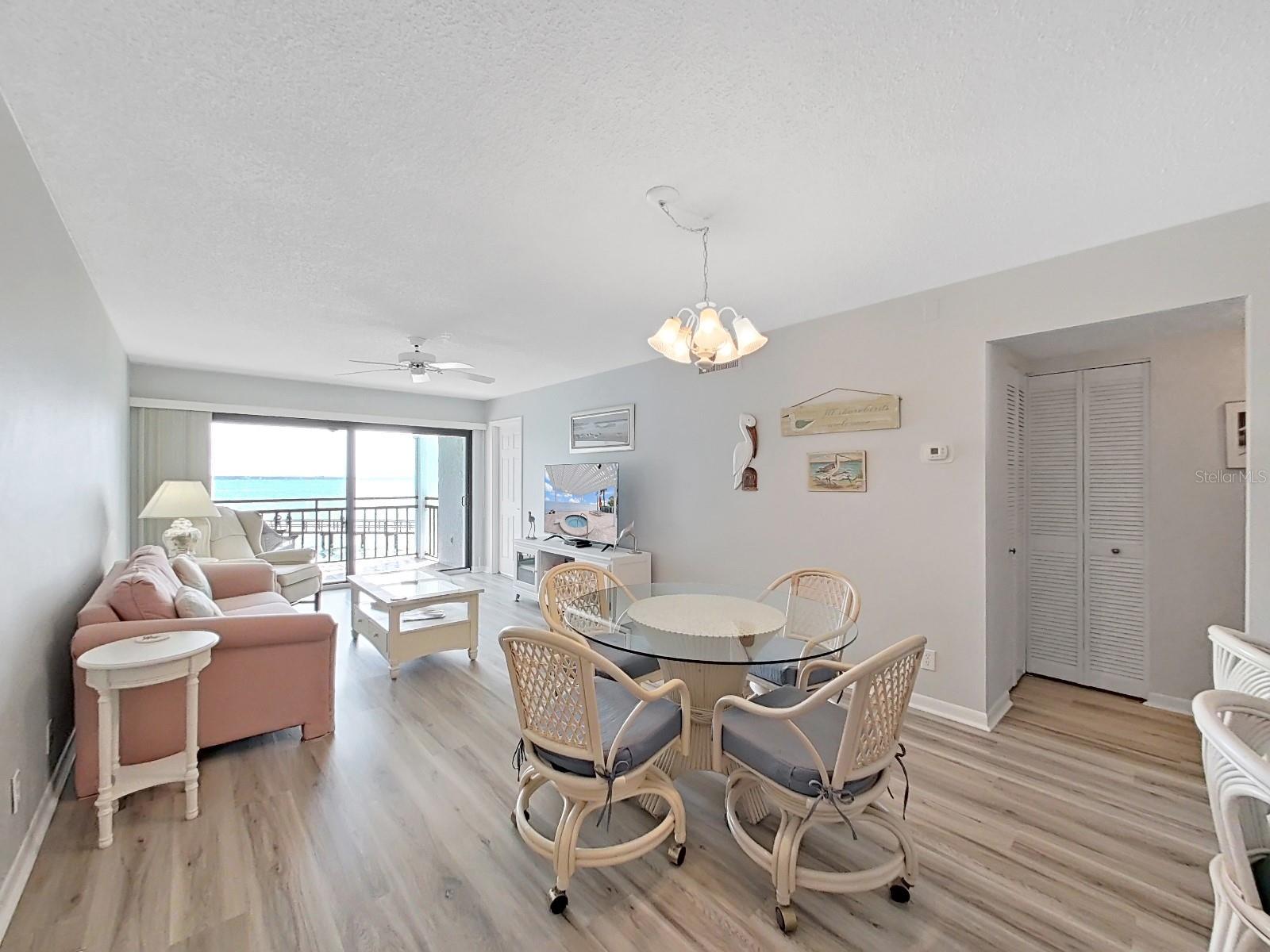 Image 4 of 20 For 6211 Sun Boulevard 210