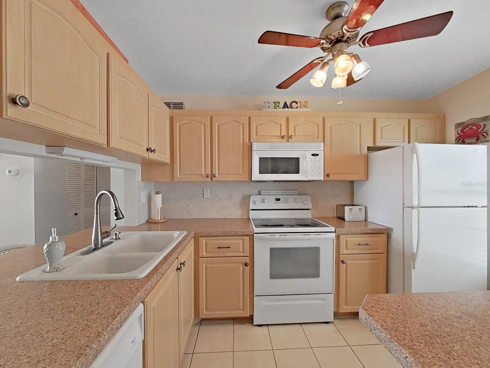 Image 8 of 20 For 6211 Sun Boulevard 210