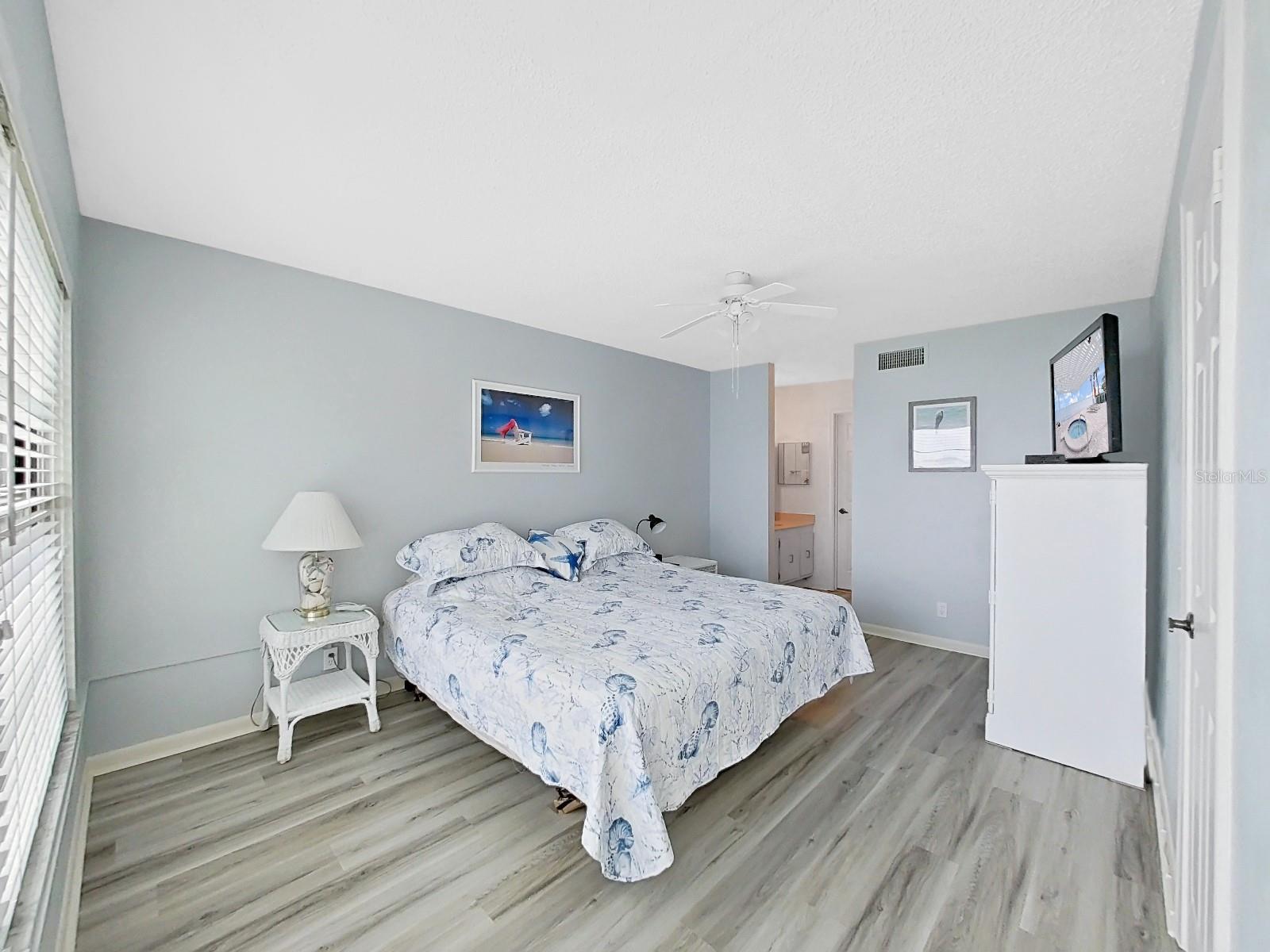 Image 9 of 20 For 6211 Sun Boulevard 210