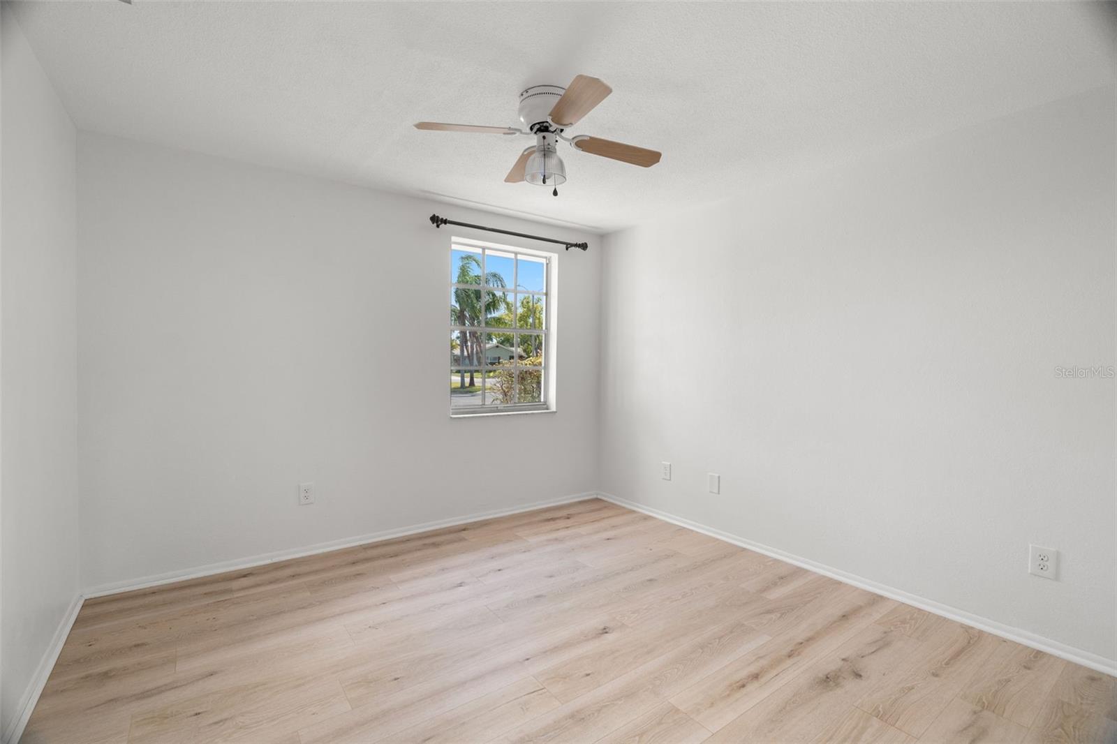 Image 16 of 23 For 4227 Glissade Drive