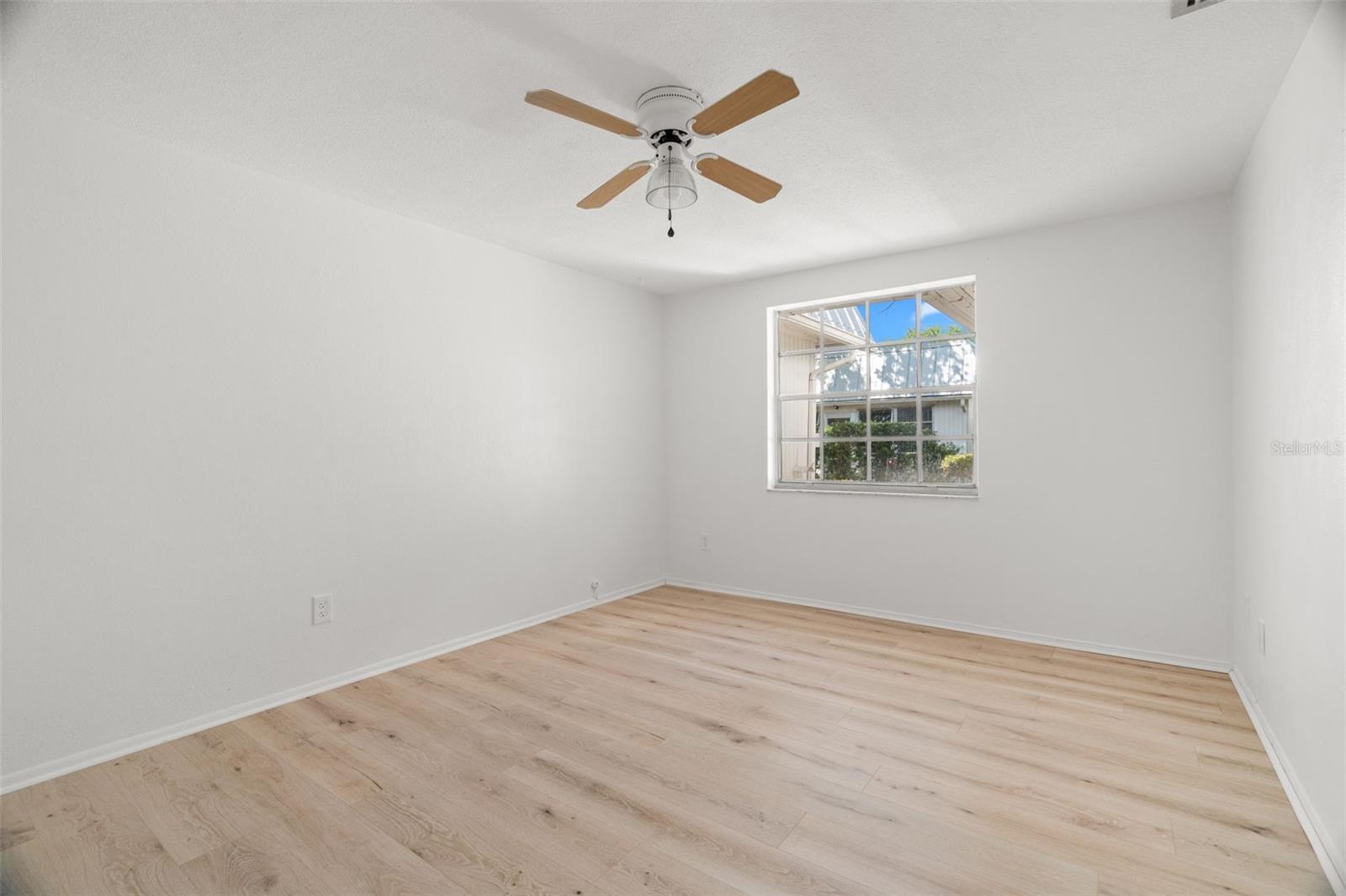 Image 17 of 23 For 4227 Glissade Drive