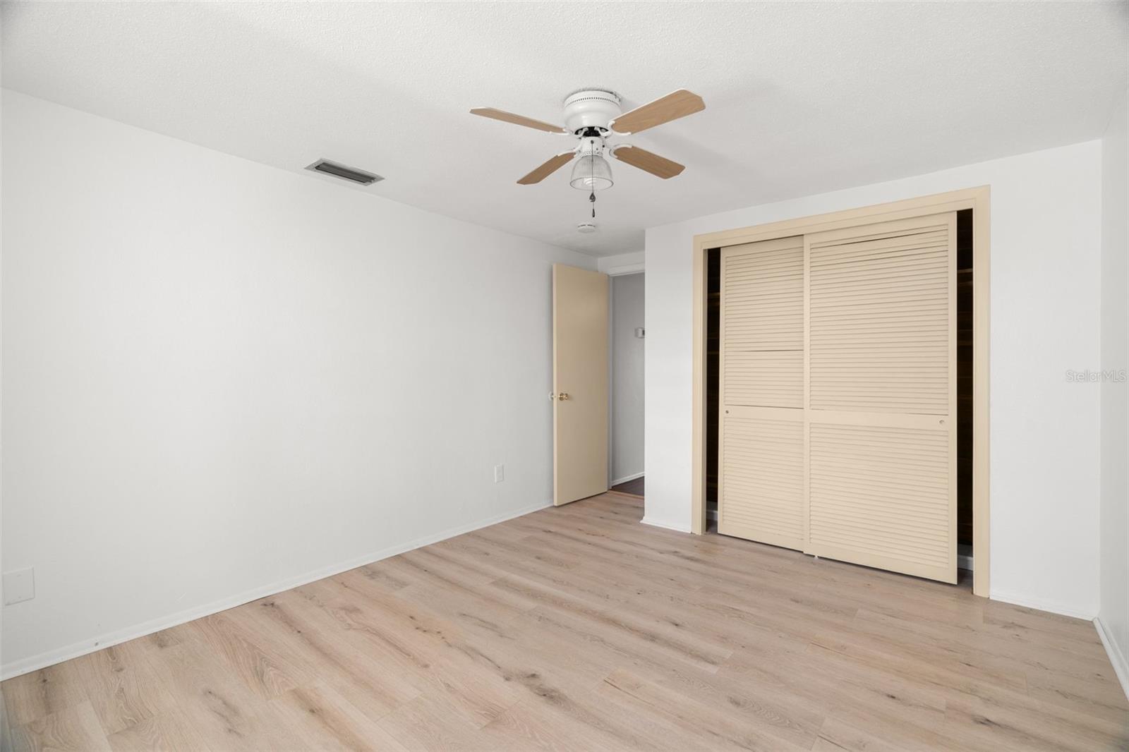 Image 18 of 23 For 4227 Glissade Drive
