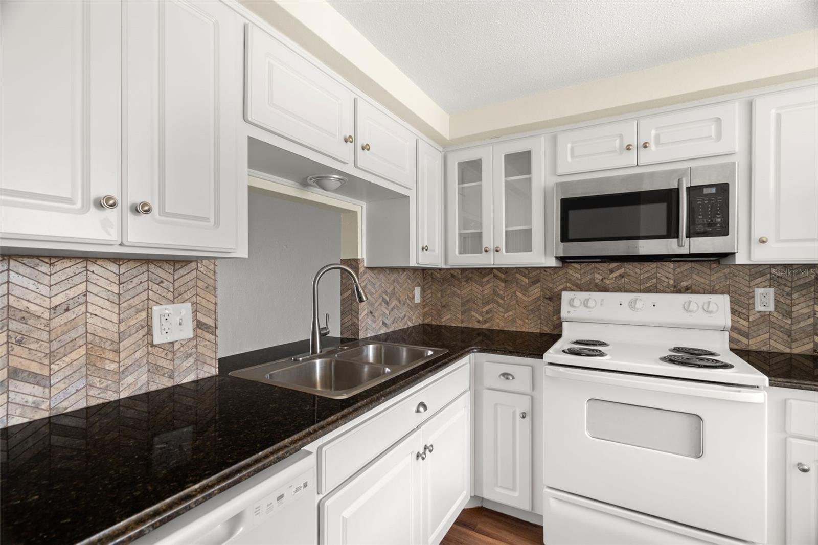 Image 6 of 23 For 4227 Glissade Drive