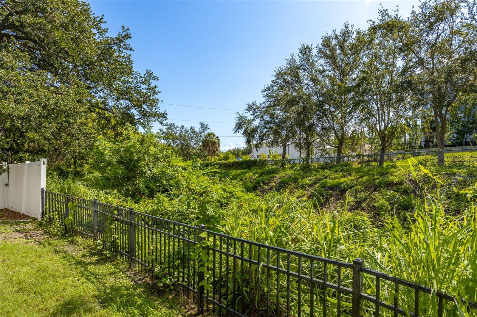 Image 23 of 97 For 321 Barbara Circle