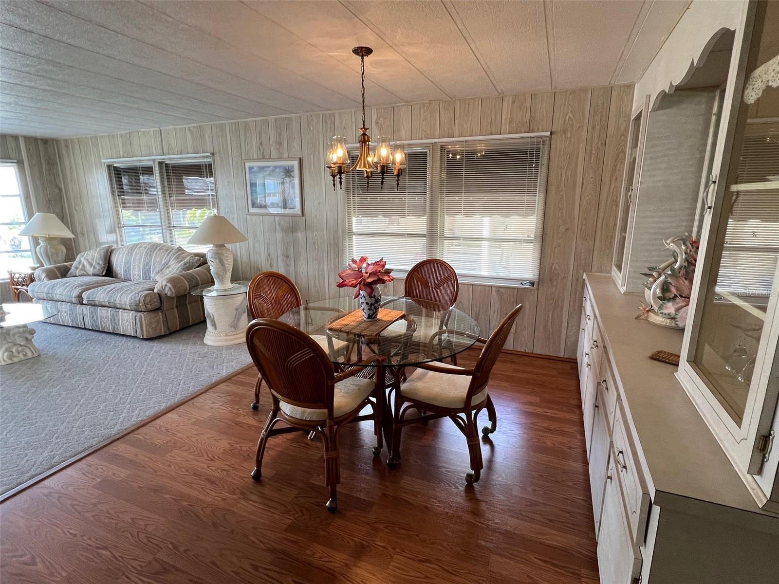 Listing photo id 11 for 45 Royal Palm Circle