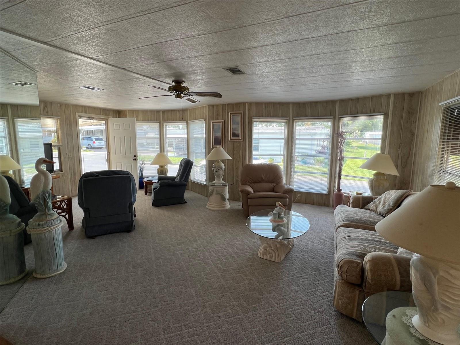 Listing photo id 12 for 45 Royal Palm Circle
