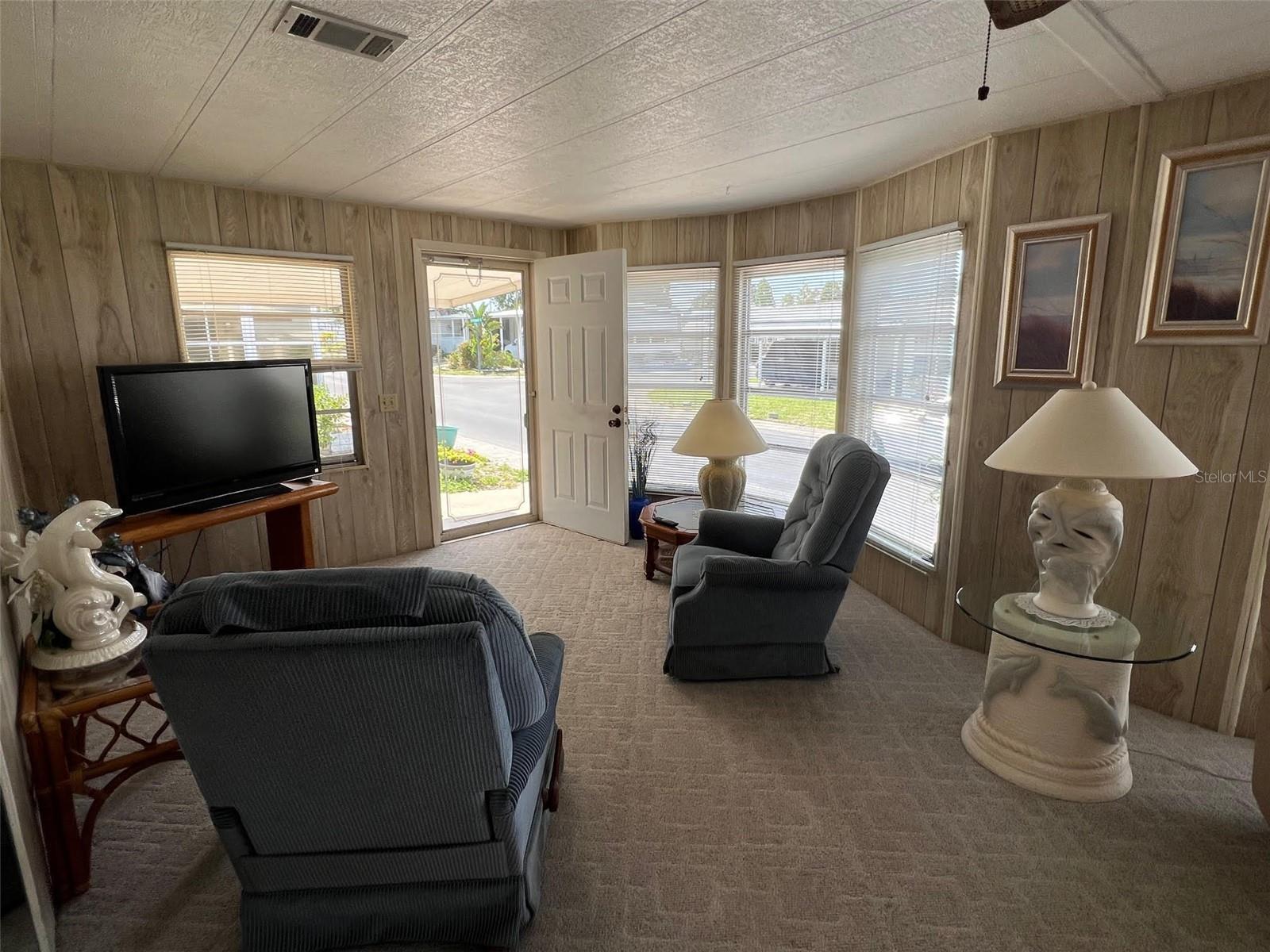 Listing photo id 14 for 45 Royal Palm Circle