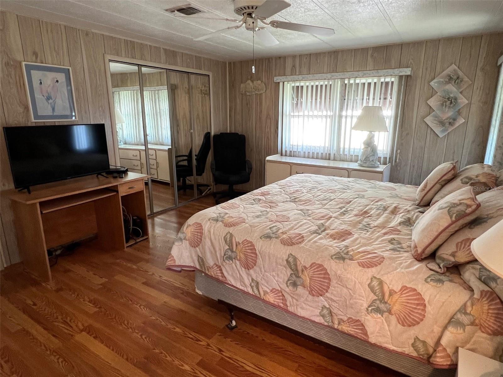Listing photo id 16 for 45 Royal Palm Circle