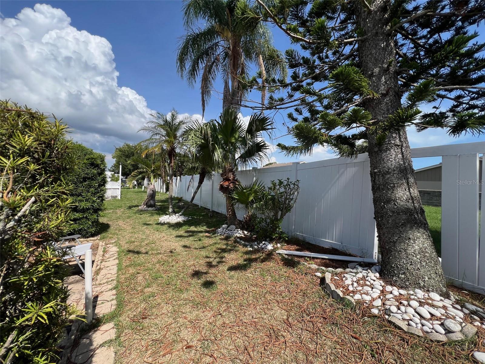 Listing photo id 2 for 45 Royal Palm Circle