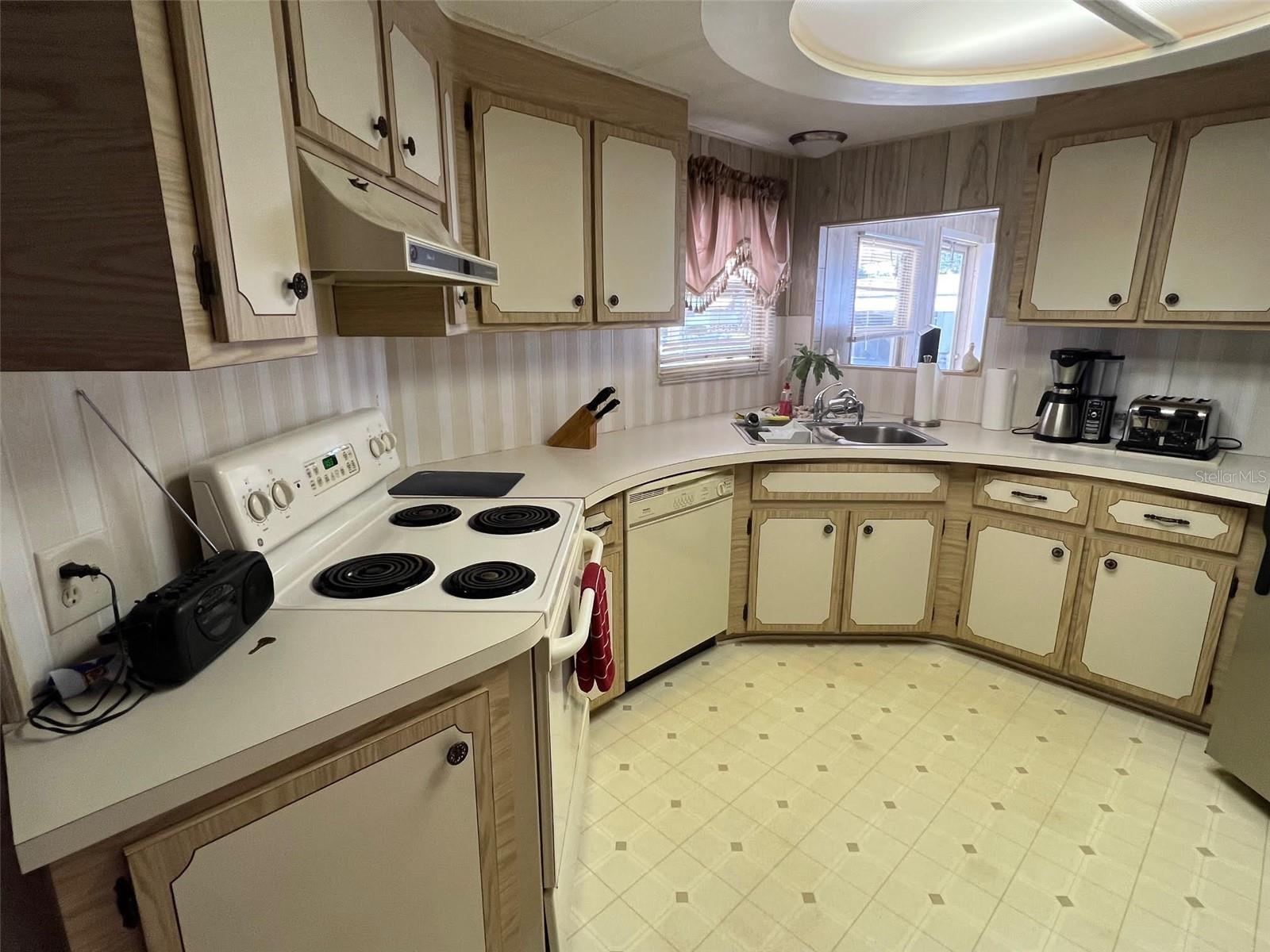 Listing photo id 7 for 45 Royal Palm Circle