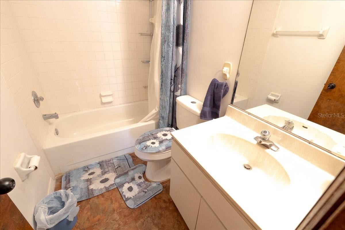 Listing photo id 8 for 35077 Whispering Oaks Blvd