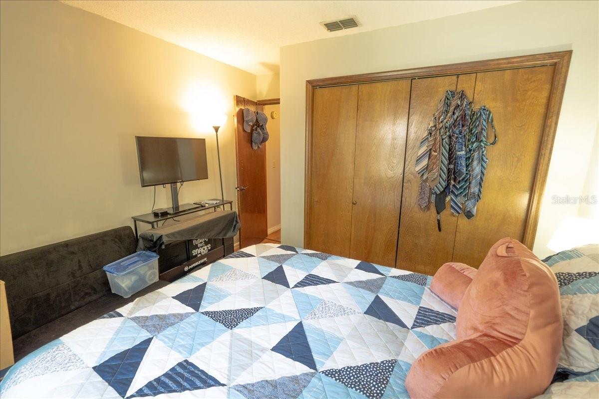 Listing photo id 11 for 35077 Whispering Oaks Blvd