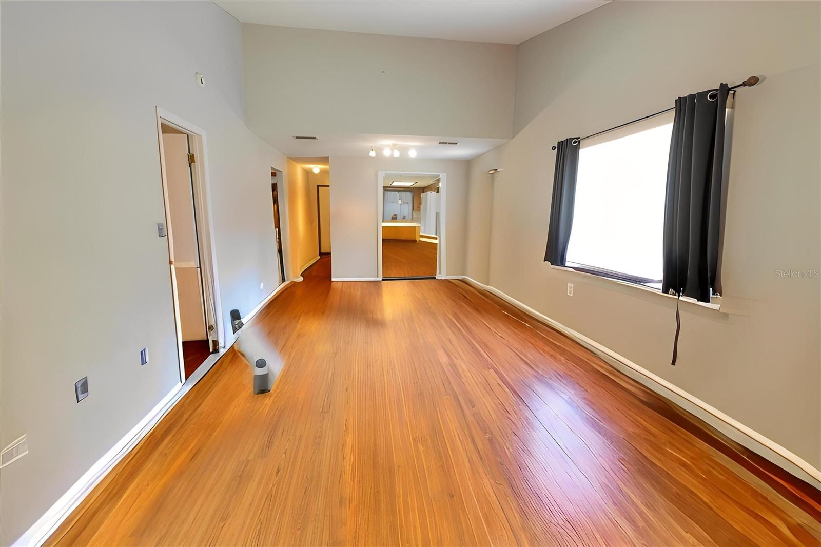 Listing photo id 7 for 35077 Whispering Oaks Blvd