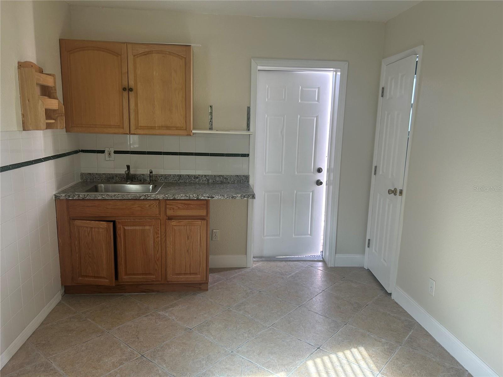 Image 19 of 26 For 5106 Gateway Drive