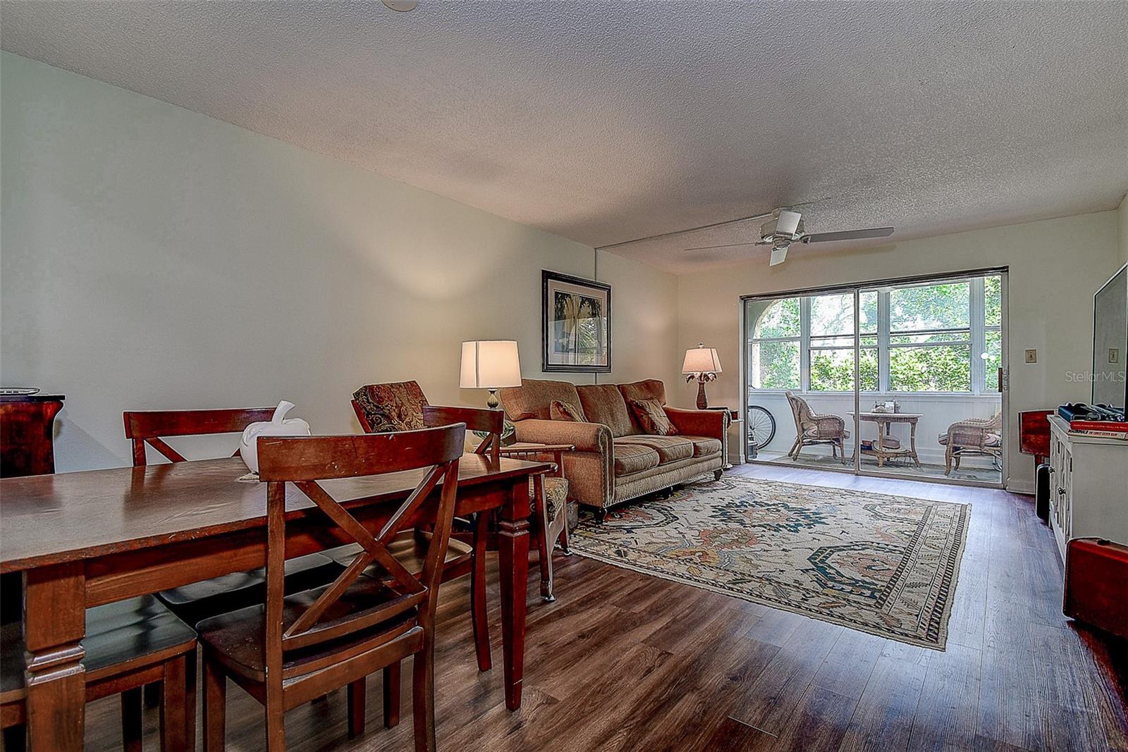 Image 10 of 37 For 11485 Oakhurst Road 310