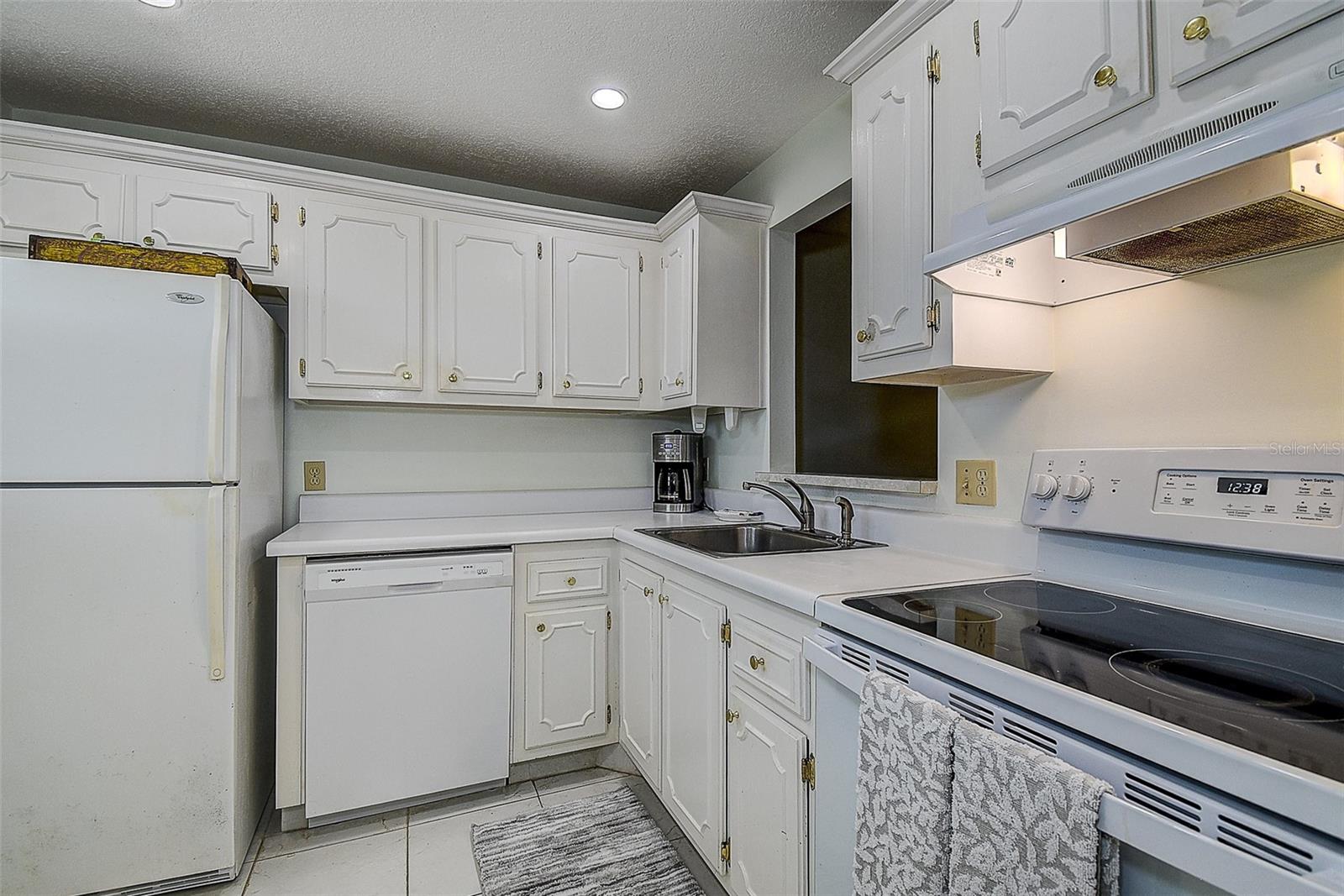 Image 5 of 37 For 11485 Oakhurst Road 310