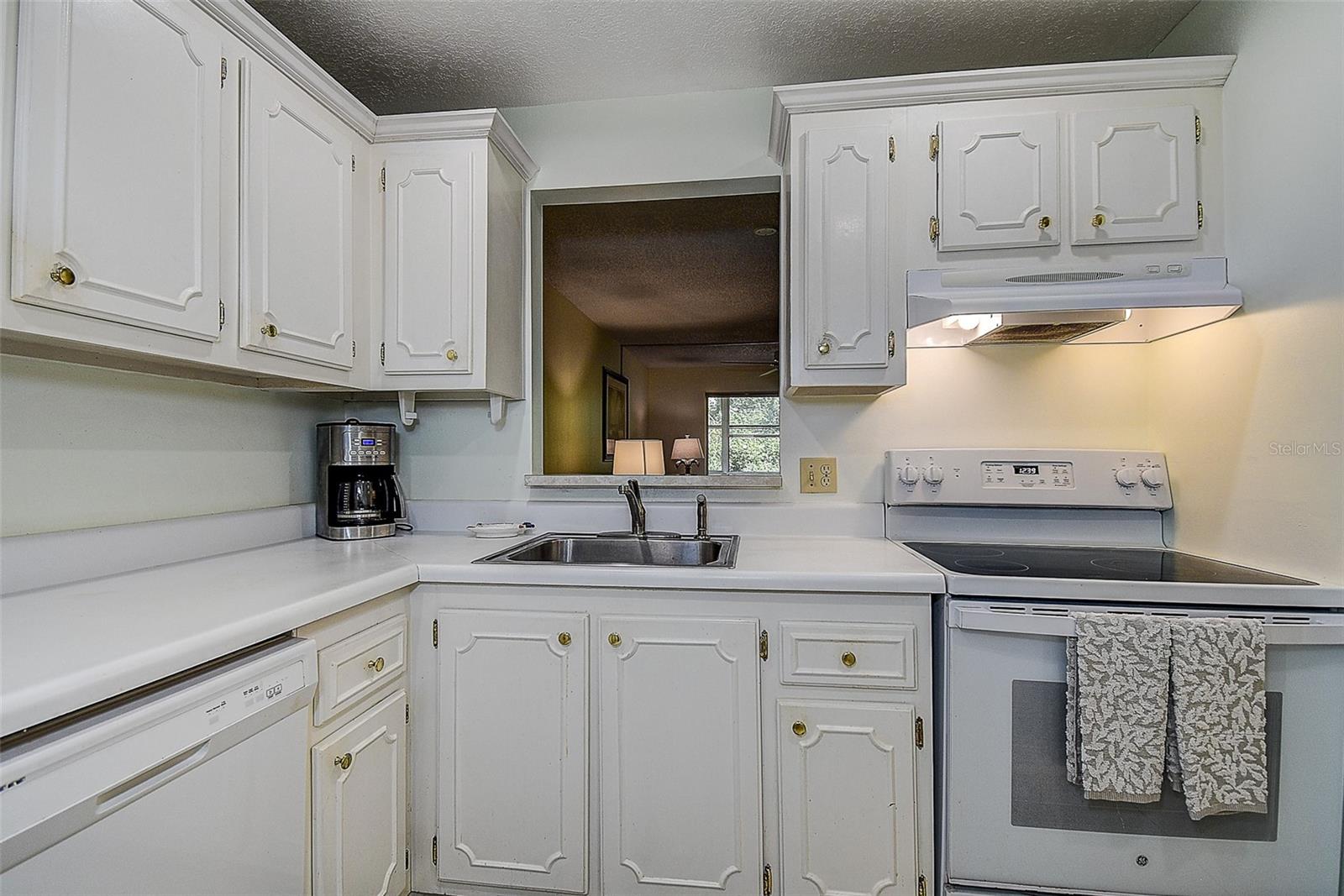 Image 6 of 37 For 11485 Oakhurst Road 310