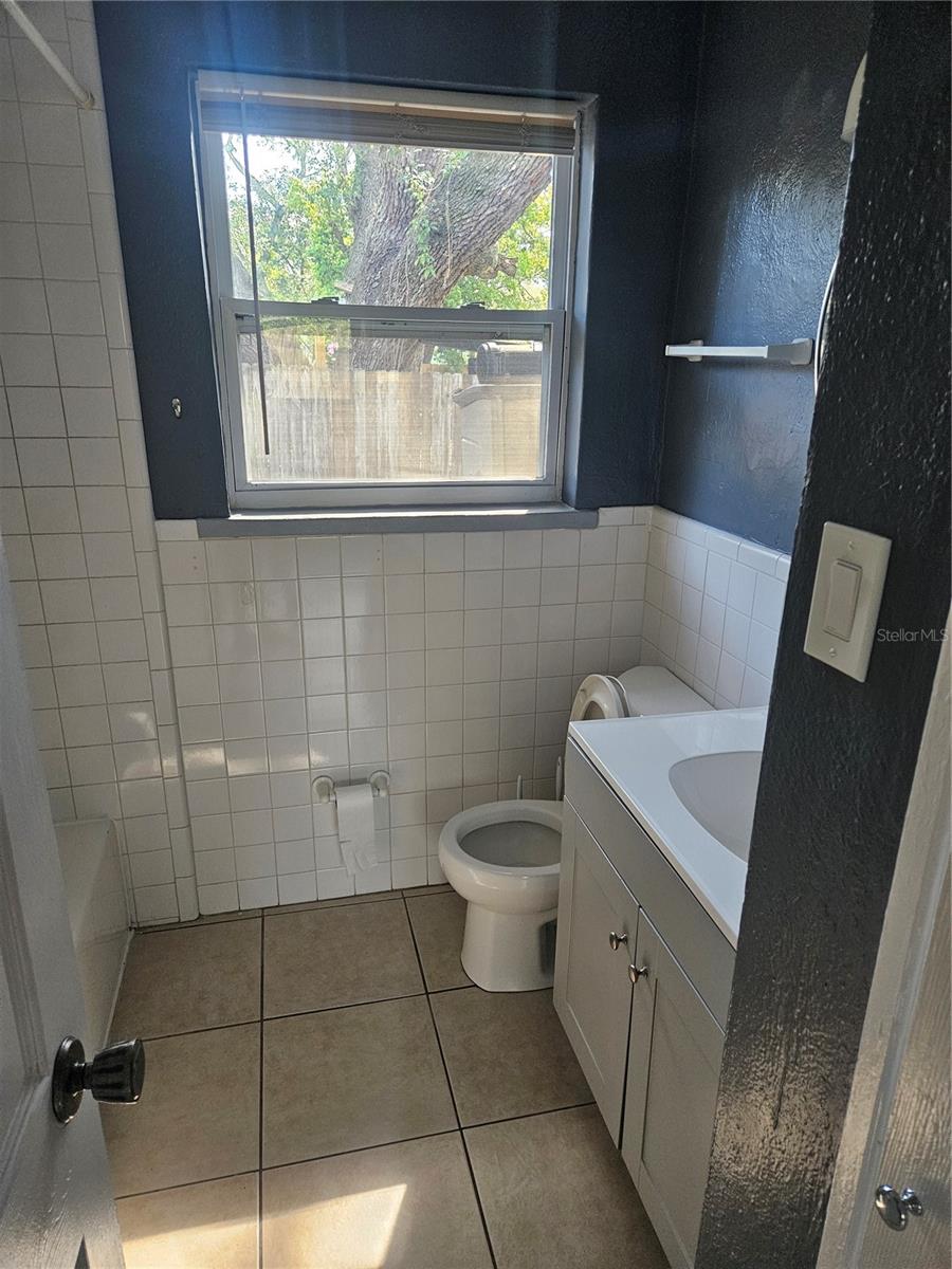 Image 7 of 16 For 912 Lakeview Road