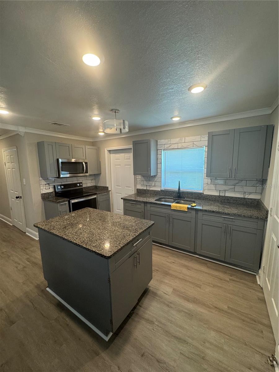 Image 11 of 59 For 10802 Balm Riverview Road
