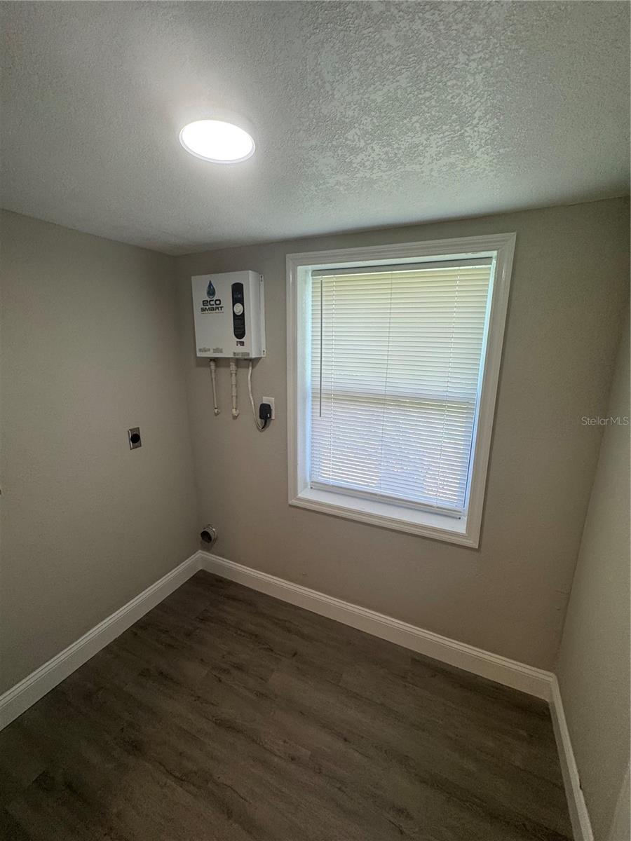 Image 41 of 59 For 10802 Balm Riverview Road