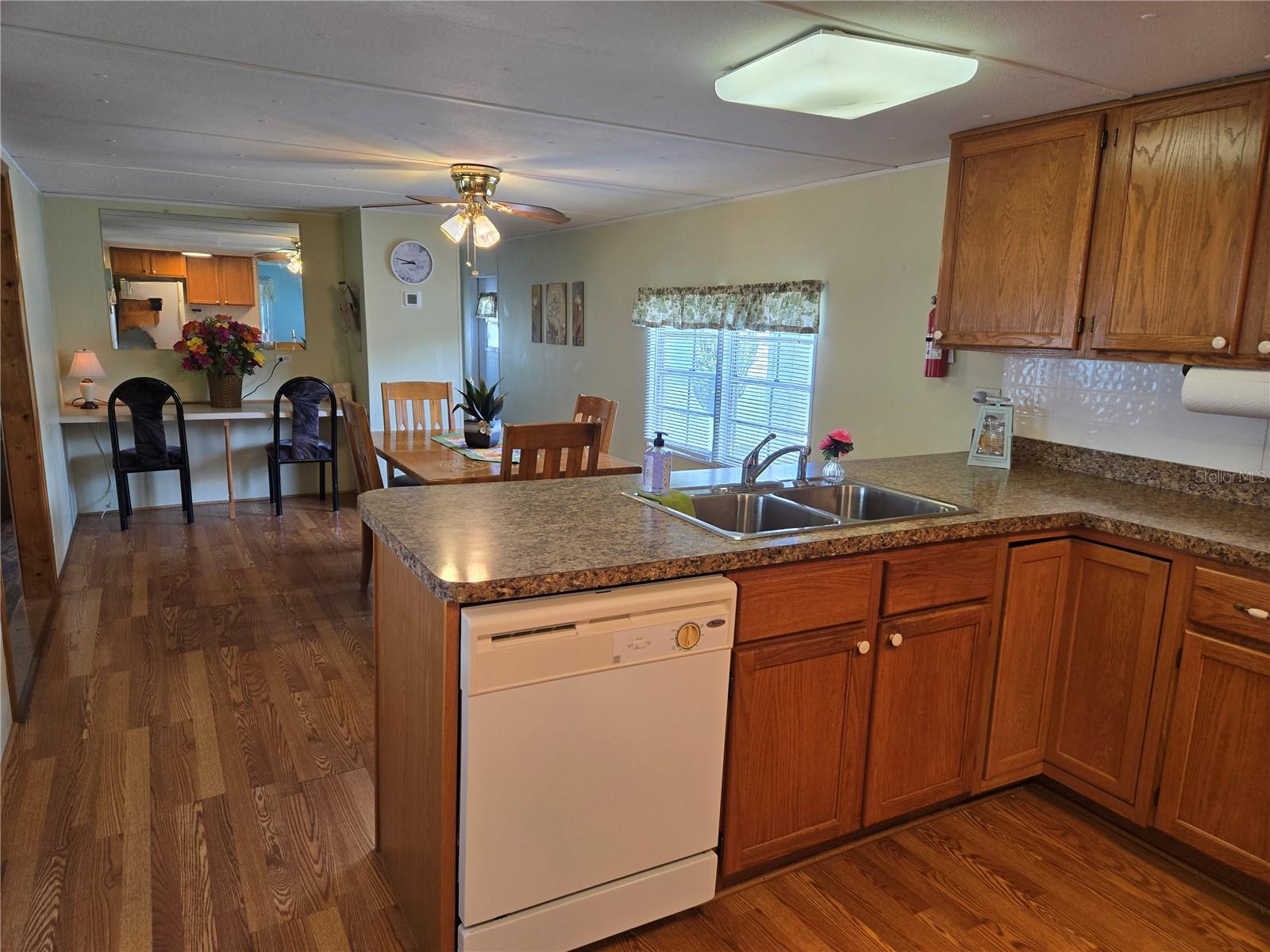 Image 12 of 39 For 6307 Parksend Lane