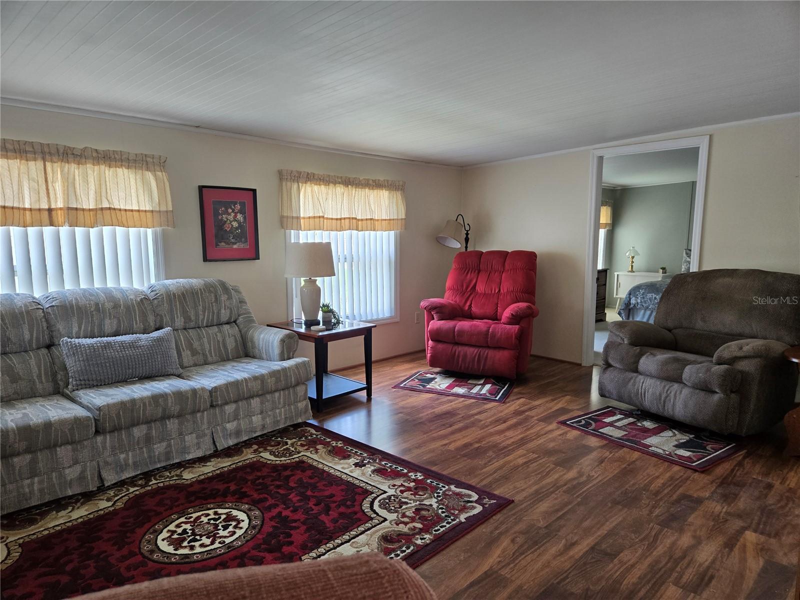 Image 15 of 39 For 6307 Parksend Lane