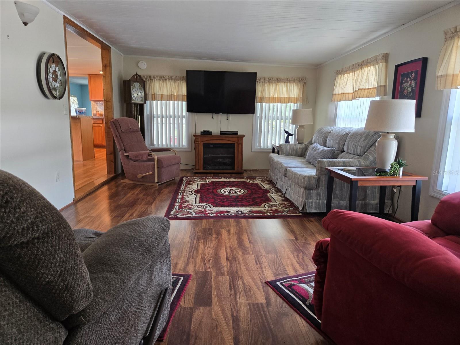 Image 16 of 39 For 6307 Parksend Lane