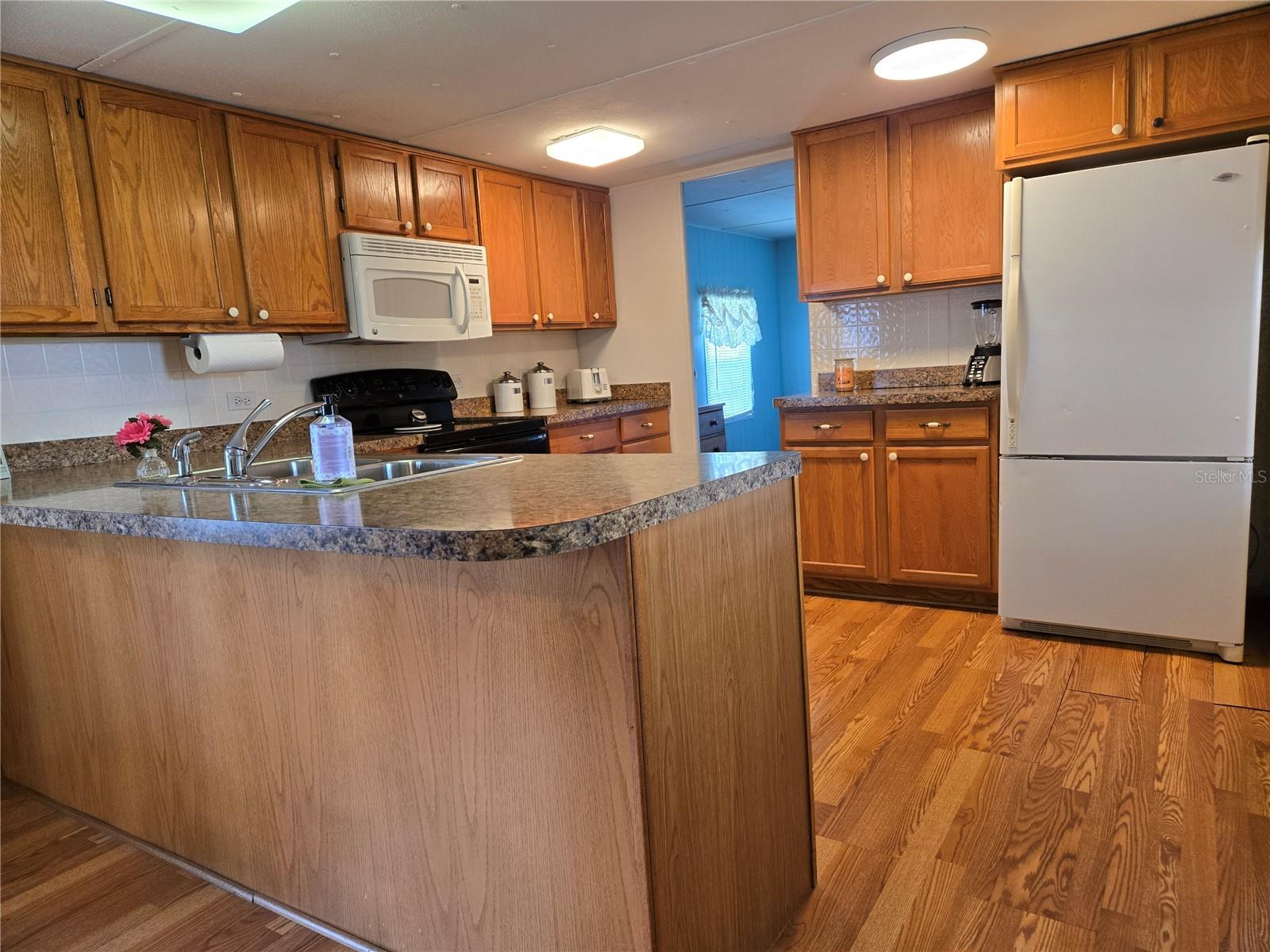 Image 4 of 39 For 6307 Parksend Lane