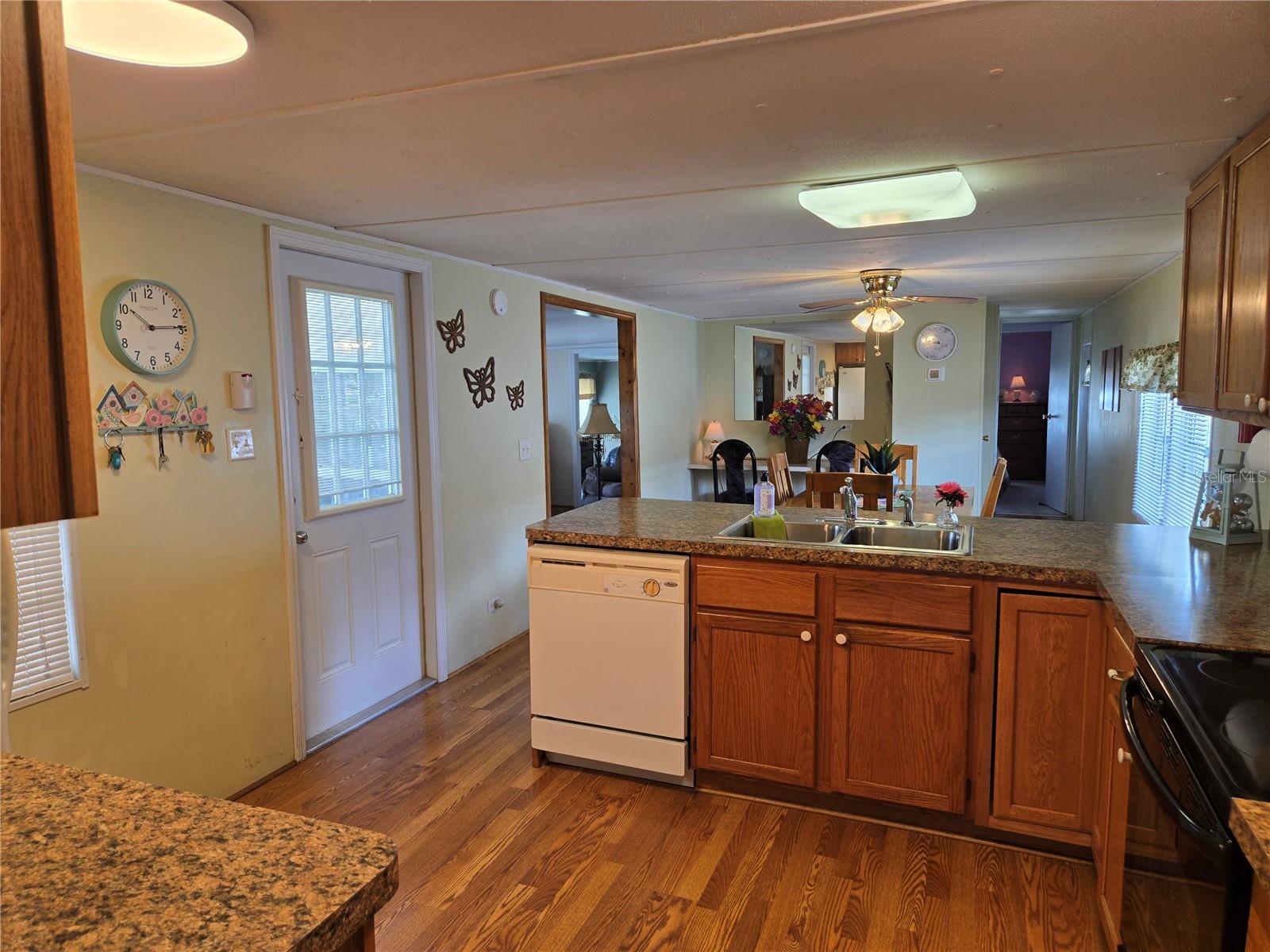 Image 9 of 39 For 6307 Parksend Lane