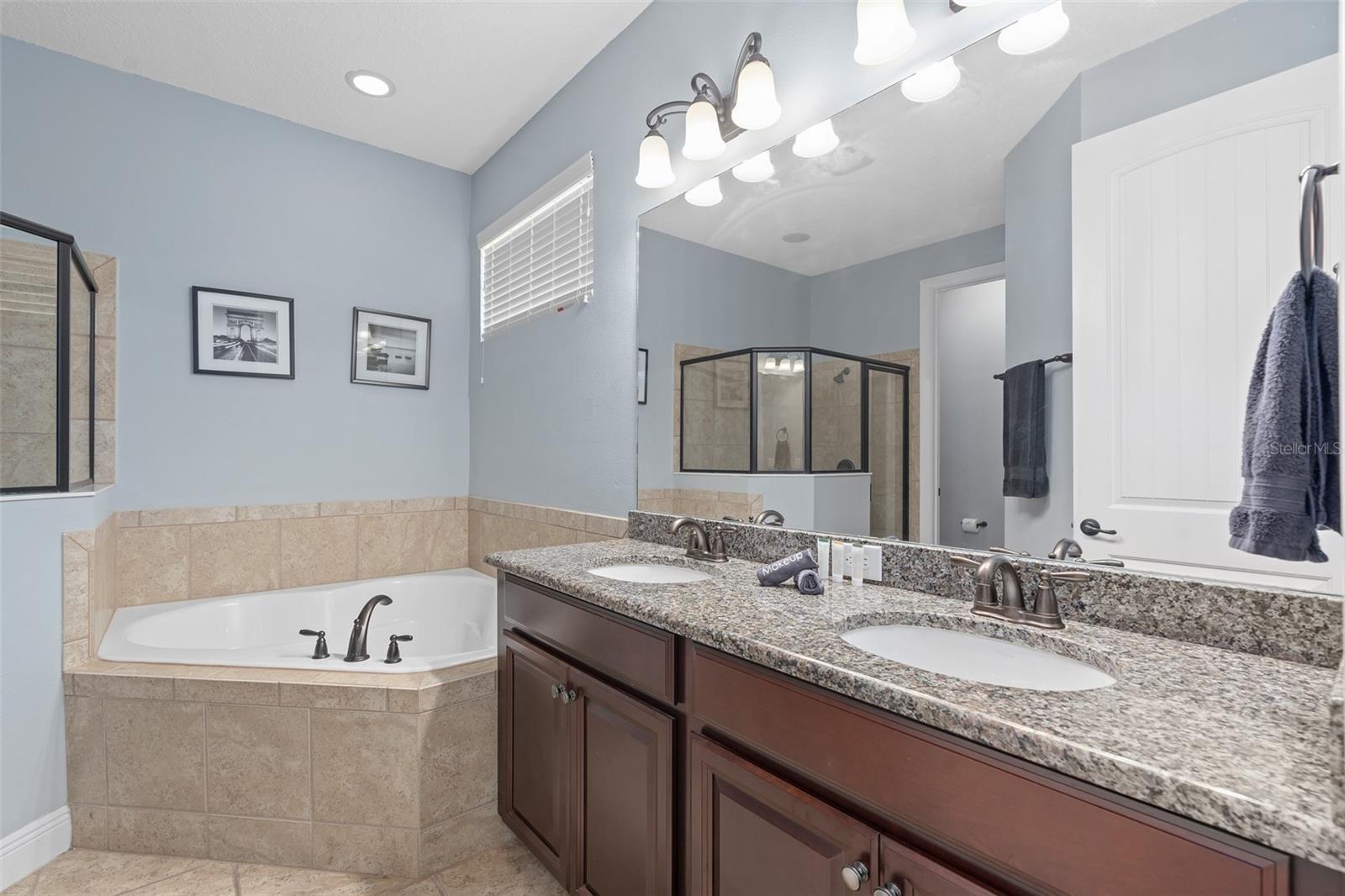 Image 20 of 63 For 852 Desert Mountain Court