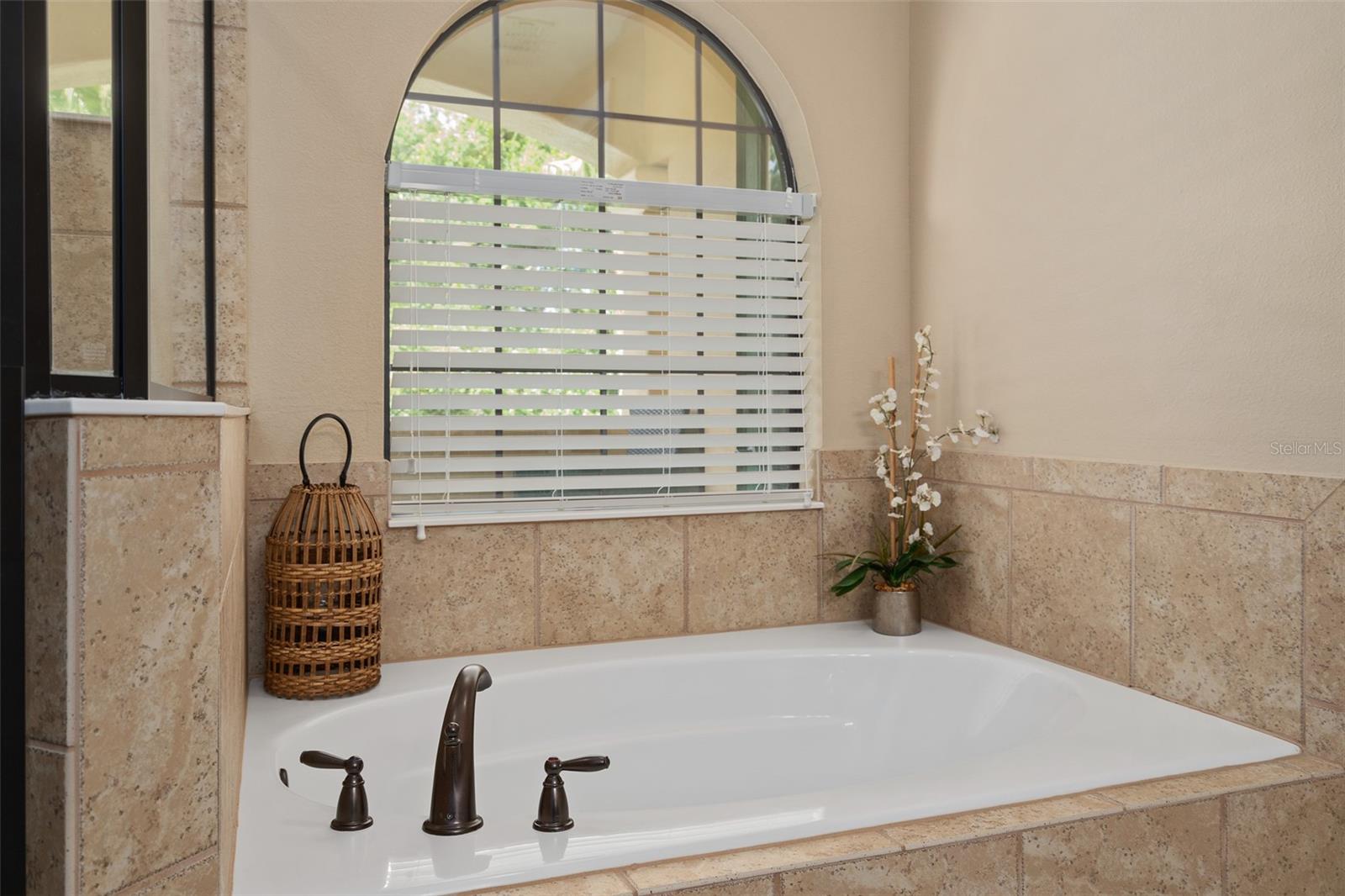 Image 33 of 63 For 852 Desert Mountain Court