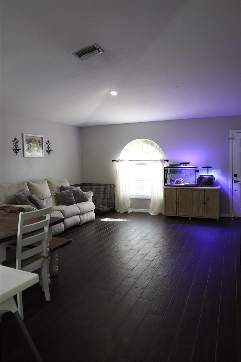 Listing photo id 8 for 1006 Harvest Moon Drive