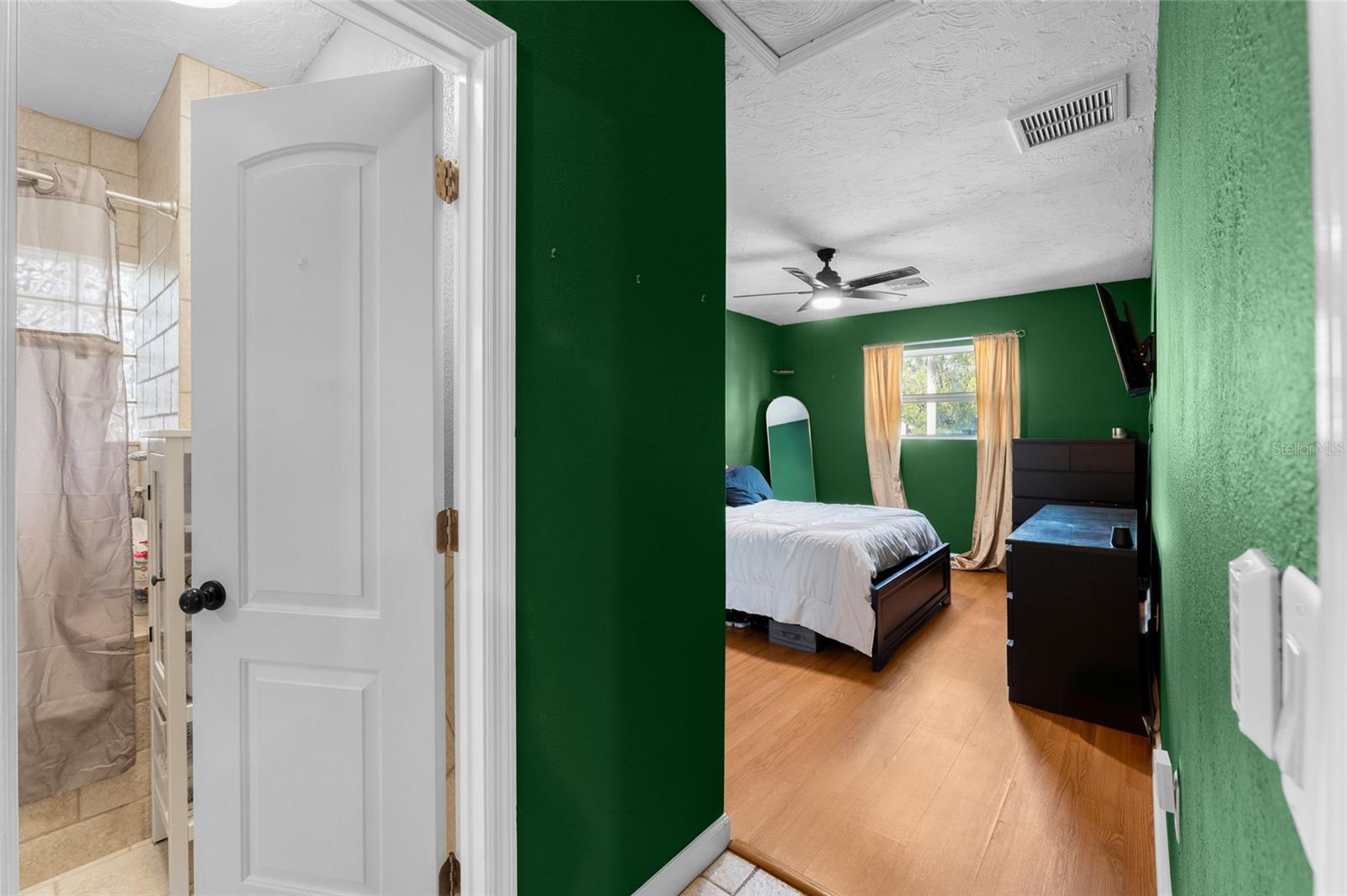 Image 19 of 81 For 12316 Eldon Drive