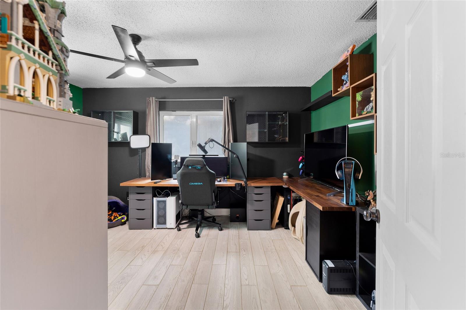 Image 22 of 81 For 12316 Eldon Drive