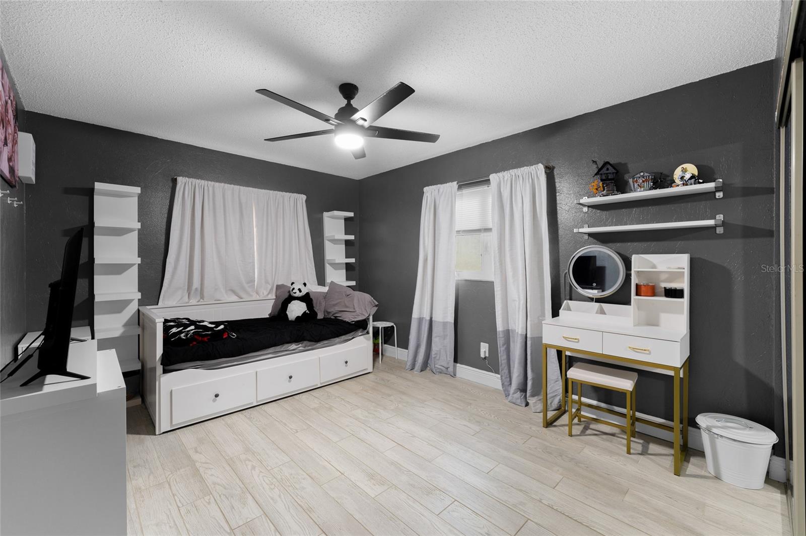 Image 28 of 81 For 12316 Eldon Drive
