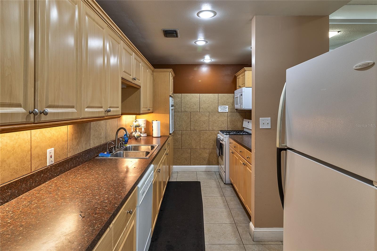 Image 38 of 44 For 4215 Bay Drive 1706a
