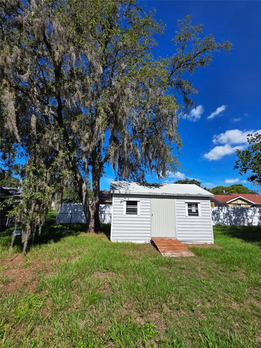 Listing photo id 21 for 9171 Vicksburg Road