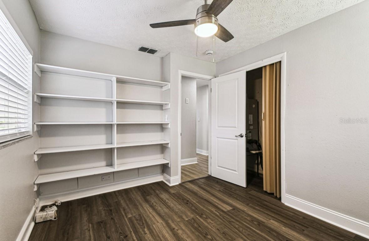 Image 21 of 41 For 10215 23rd Street