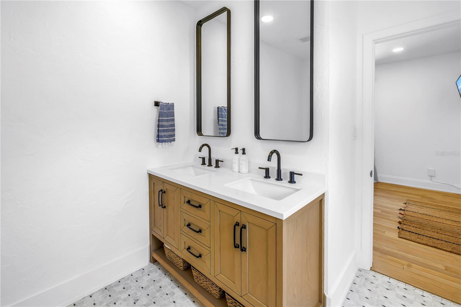 Image 20 of 28 For 650 63rd Avenue S