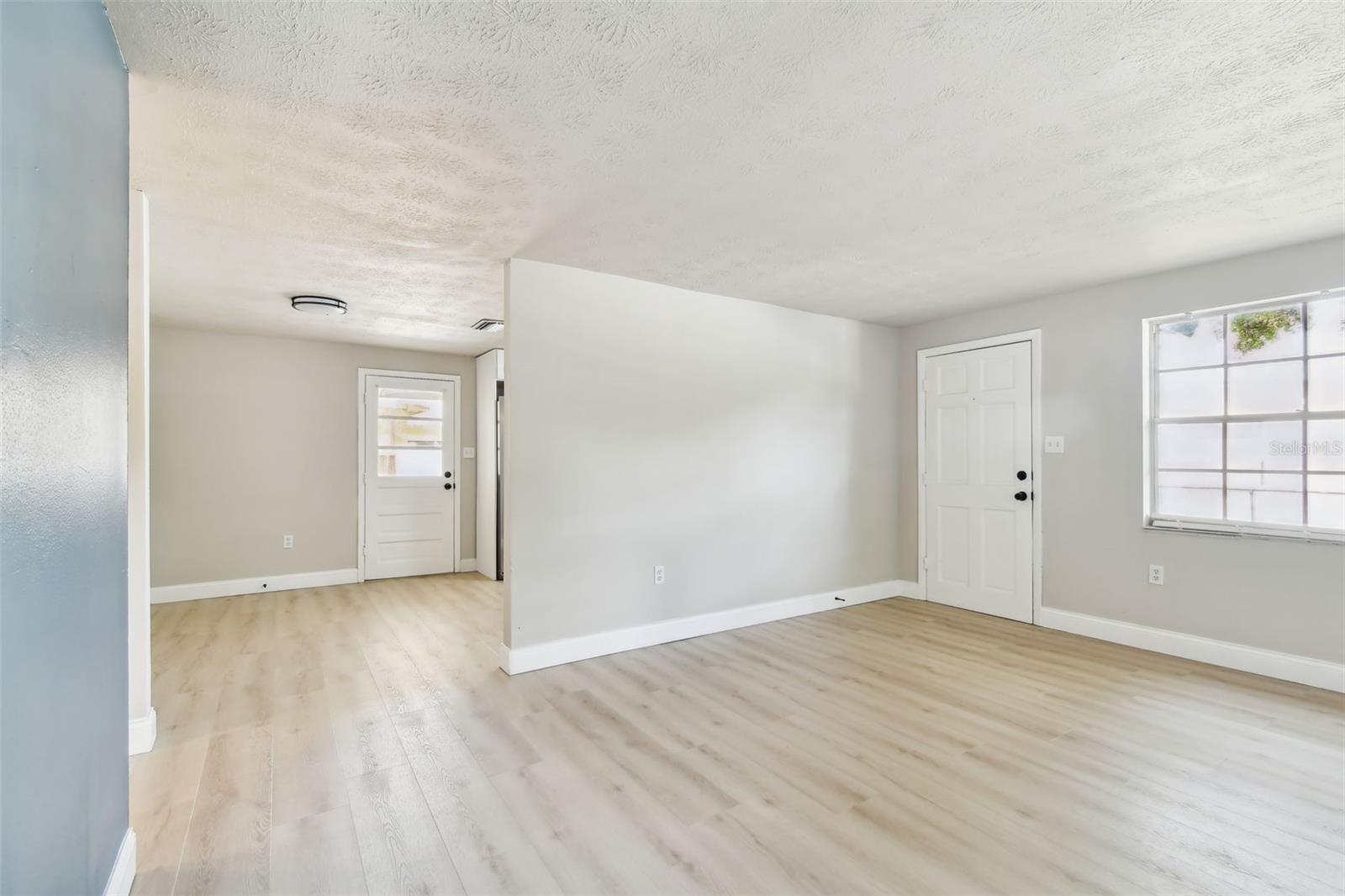Image 10 of 51 For 9312 Tampa Street