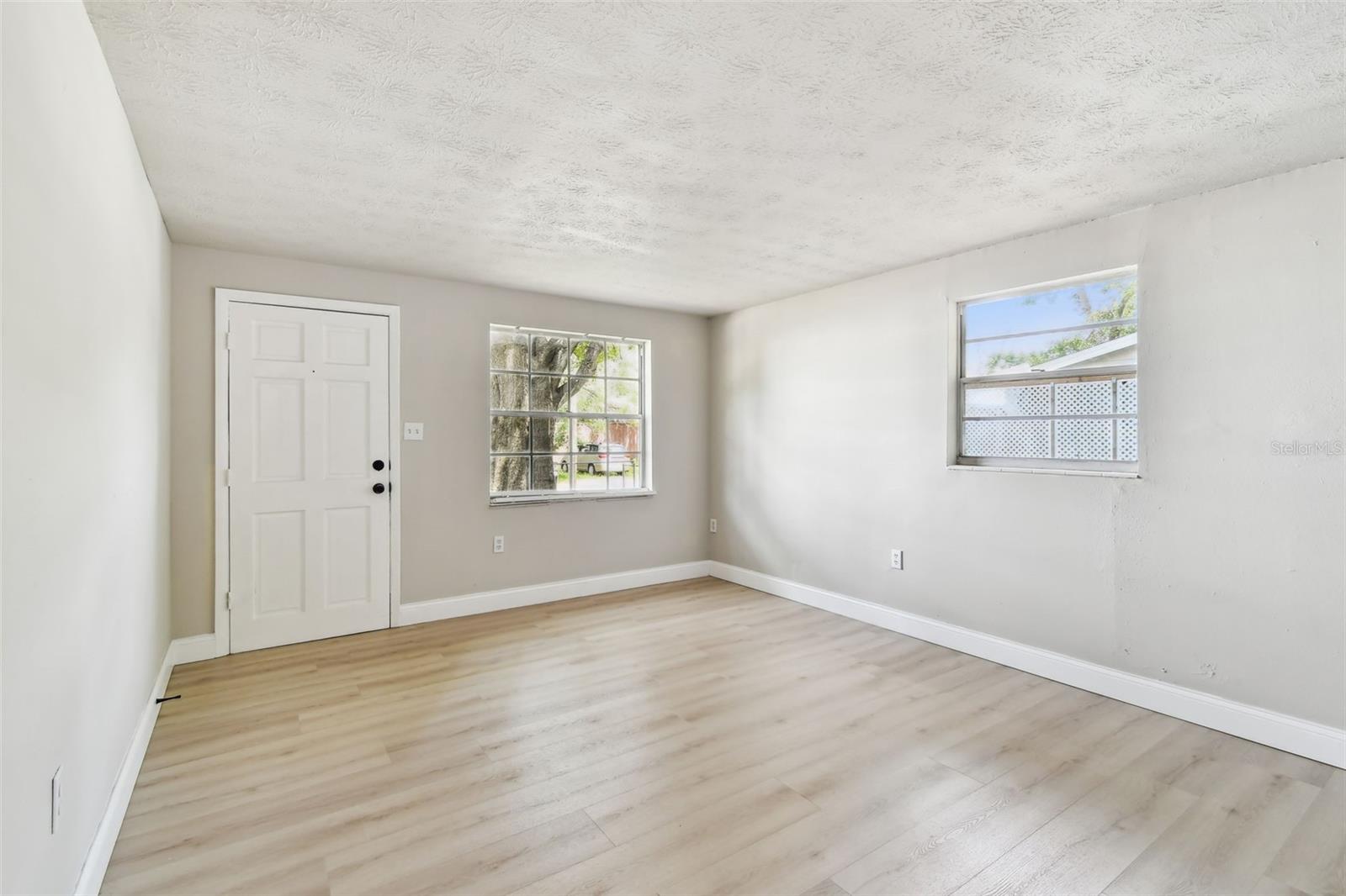 Image 11 of 51 For 9312 Tampa Street