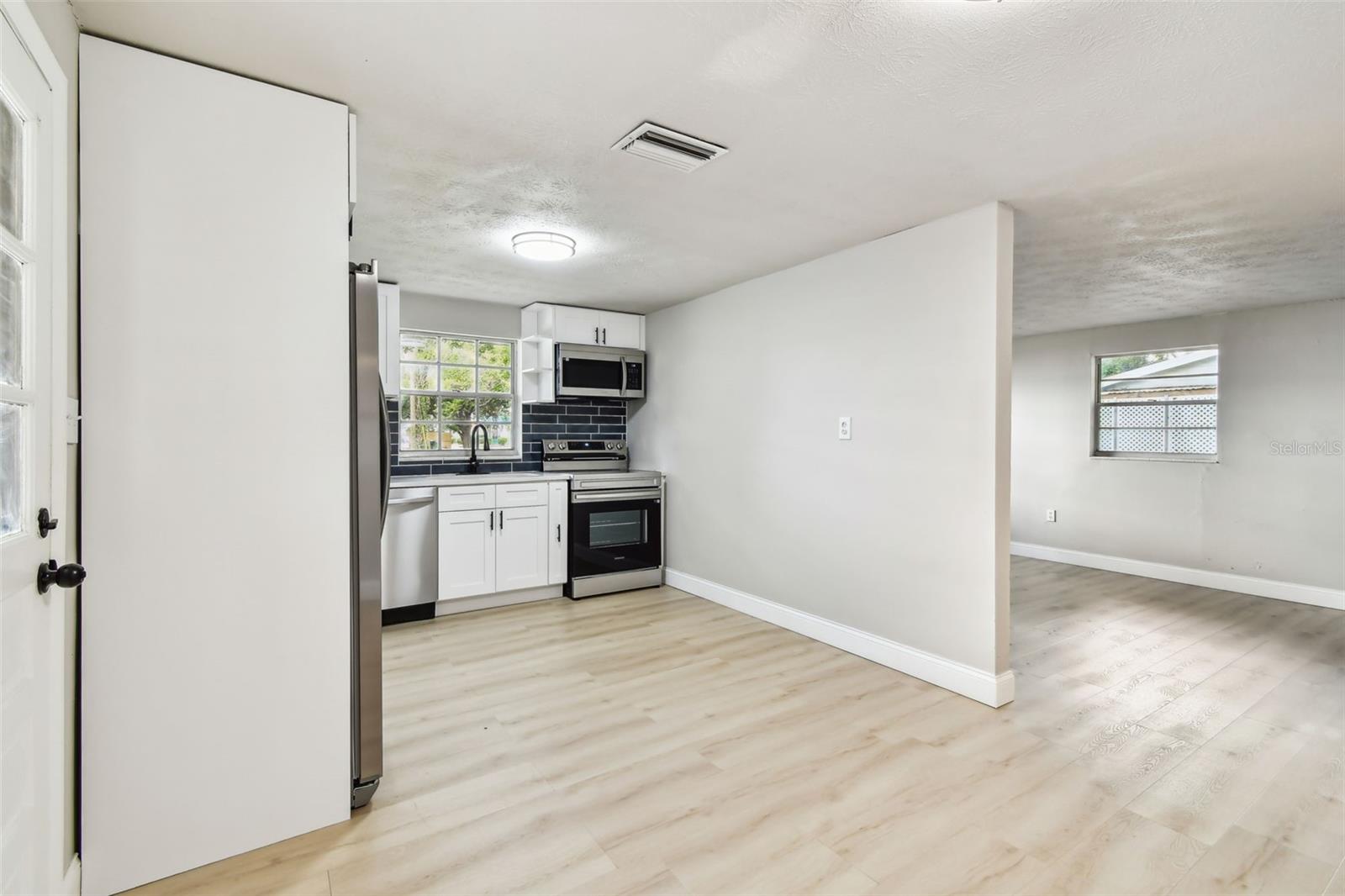 Image 16 of 51 For 9312 Tampa Street