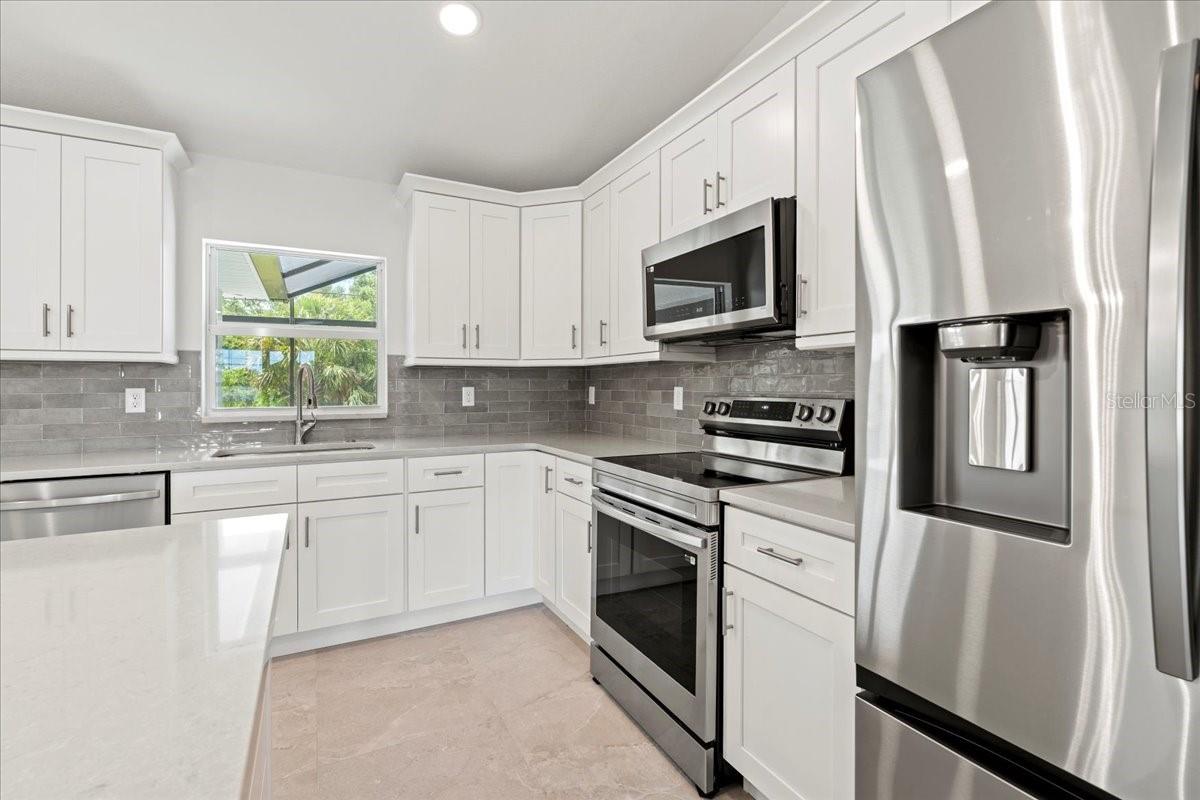 Image 10 of 37 For 10237 Deerwood Avenue